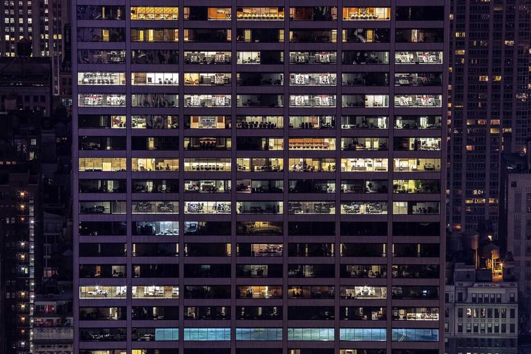 LinkedIn 50+好友营销号适合什么场景？和0好友白号区别